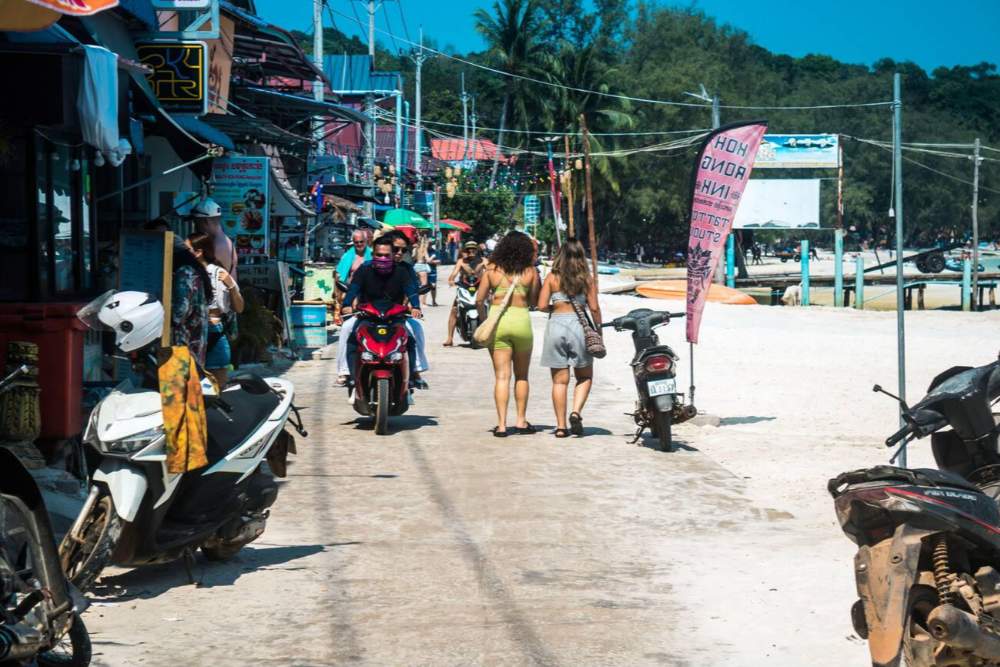 קו רונג (Koh Rong) – האי שלא נח לרגע